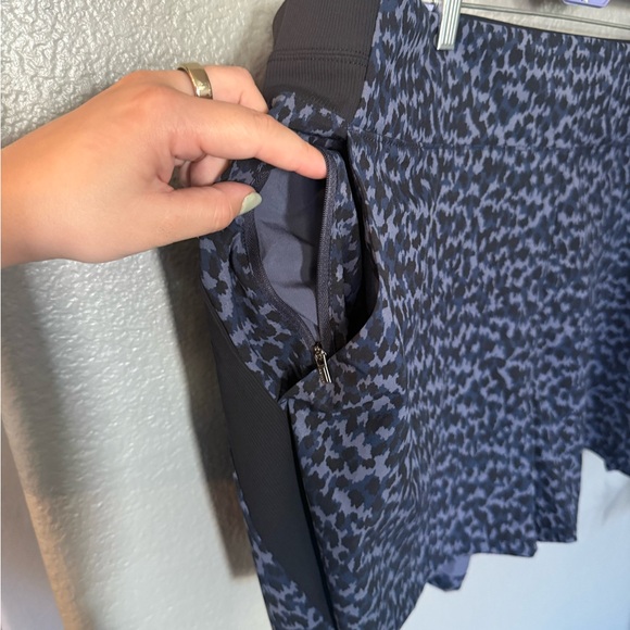 Athleta Brooklyn Athletic Shorts - Picture 3 of 12